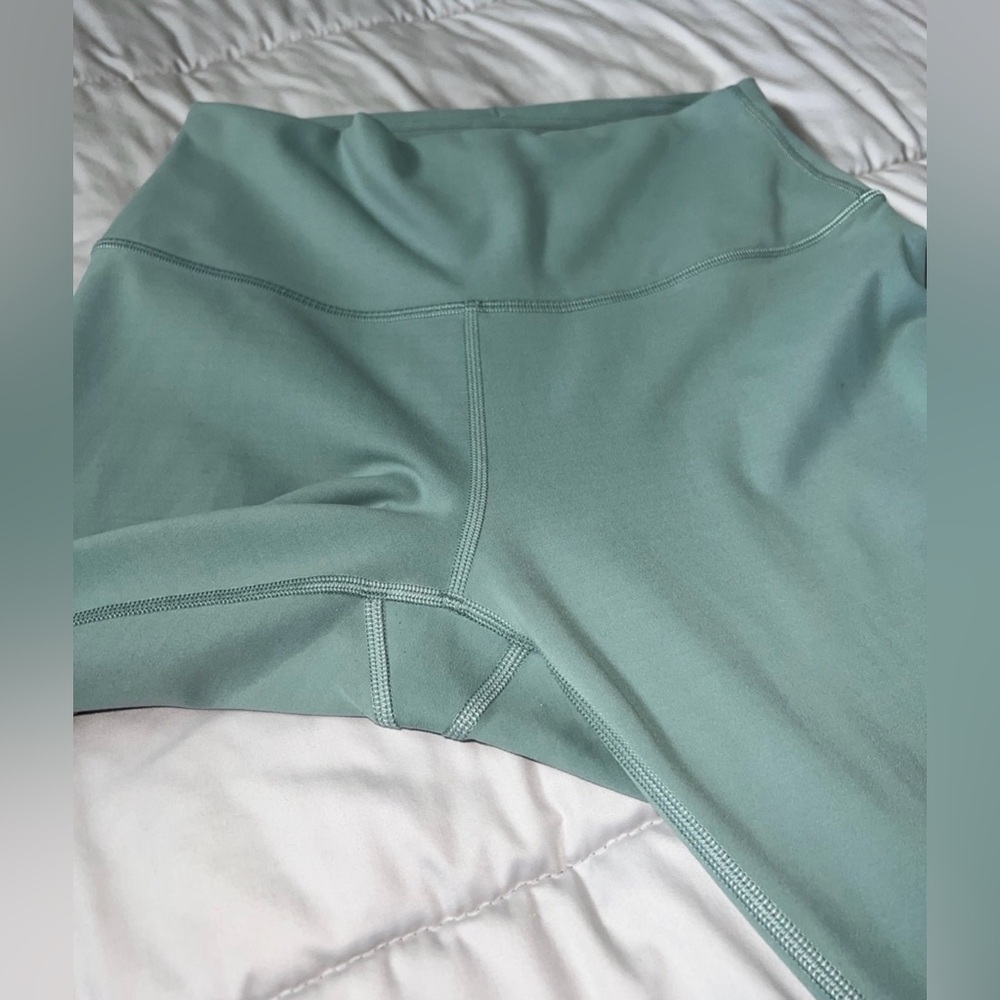 (AUTHENTIC) Lululemon Wunder Contour High-Rise Crop 23”